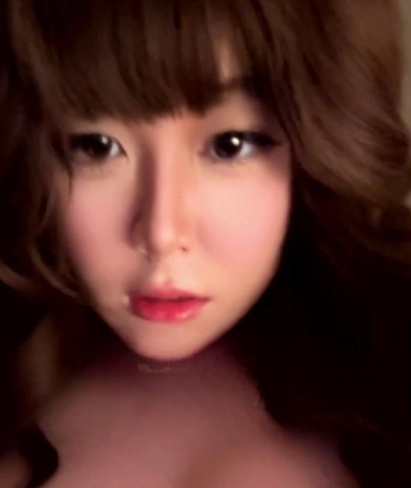 抖音滴哩哩万粉网红大胆出镜画面引热议 甜美长相与丰满身材反差明显