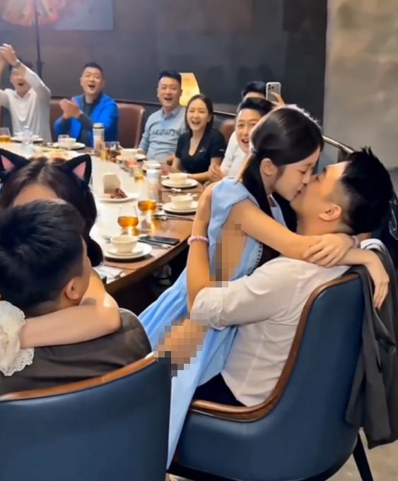 《学妹2》AI真人短剧上线：毕业实习邀请背后，一场商务饭局逐渐失控