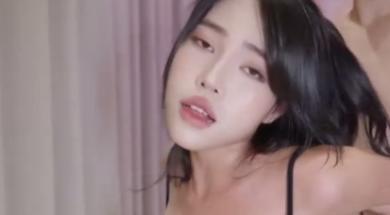 越南女生Miuzxc新作引关注 卧室场景下的反差表现成为讨论点
