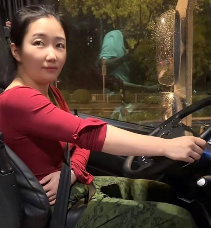 卡车网红迎迎被丈夫卡车啊蛋公开指责感情越界，夫妻账号陷入争议