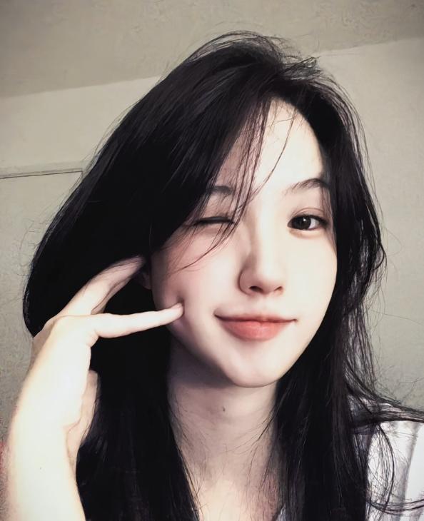 Starluck碳水王子事件始末：异地男友发现外网账号，隐瞒争议引发分手