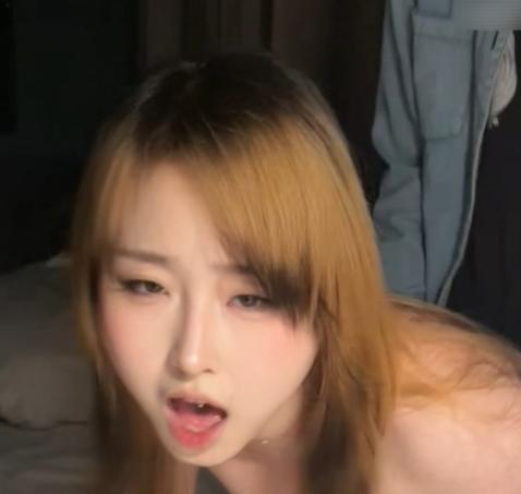 噗噗pupuwaifu 7月新作 宿舍约会被上铺室友意外发现