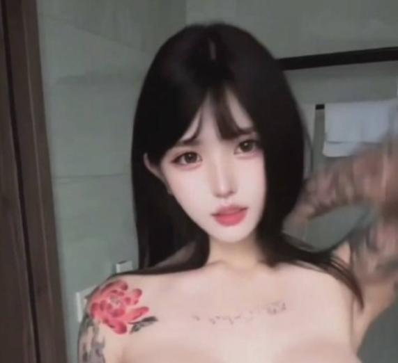 抖音芙妮体操服造型引关注 多套纹身穿搭接连亮相