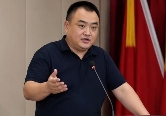 张祥收礼监控后又传办公室不雅视频，片中男女身份引发争议
