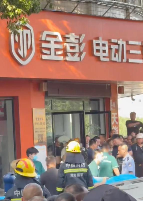 岳阳平江一店铺发生纵火案致3人死亡，警方称双方此前存在矛盾纠纷