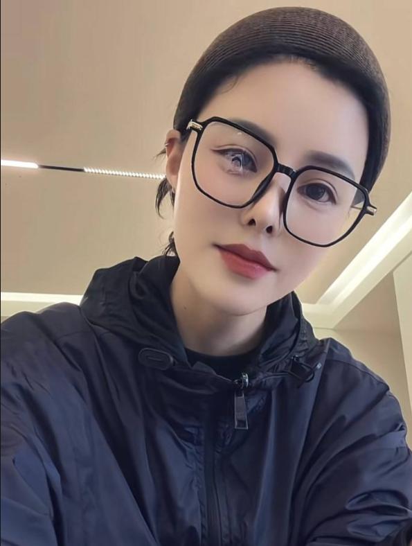 卡车小啊妹直播控诉丈夫麻子哥 珊珊被指卷入婚姻风波