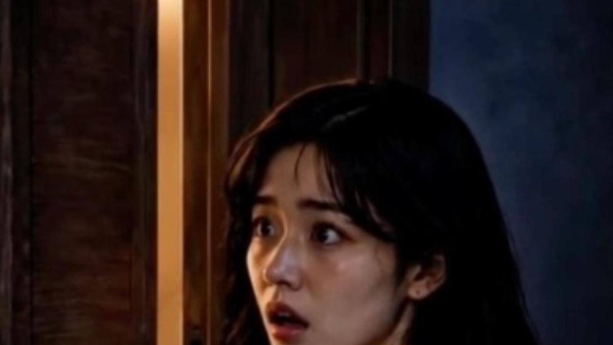 家中的第三者妻子门边观察