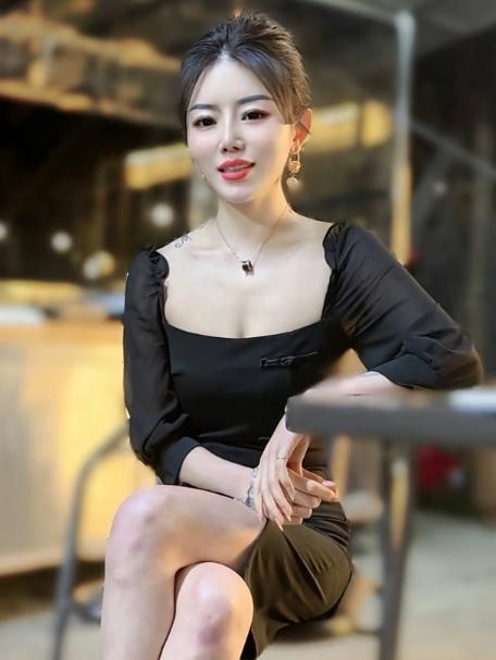 抖音烧烤店老板娘琴姐重回视线 网传1V1定制内容引发反差讨论