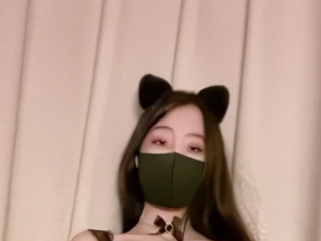 八月未央黑色主题拍摄正面人物画面