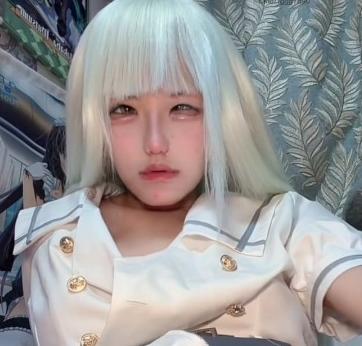 废柴少女家里蹲520定制COS若叶睦 银白长发搭配白色水手服