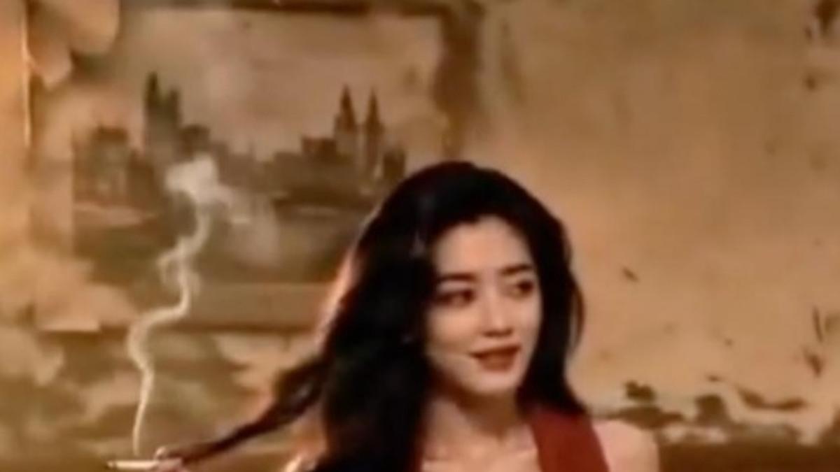穿越港综女主旧港片场景人物画面