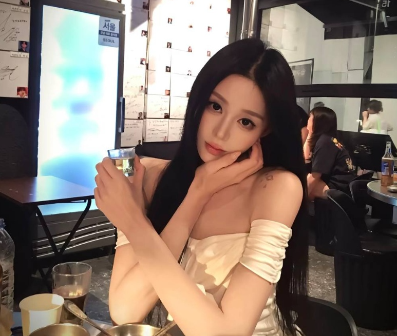 抖音592万粉网红Alex与一雯白订婚后分手 七年感情就此结束