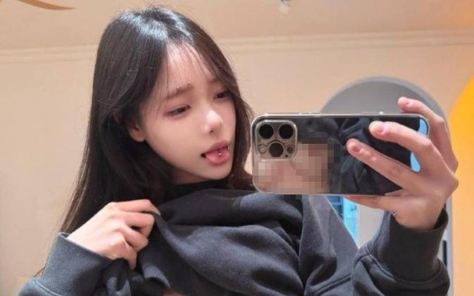 推特小小绘新作 黑色项圈毛绒外套造型后转入双人互动