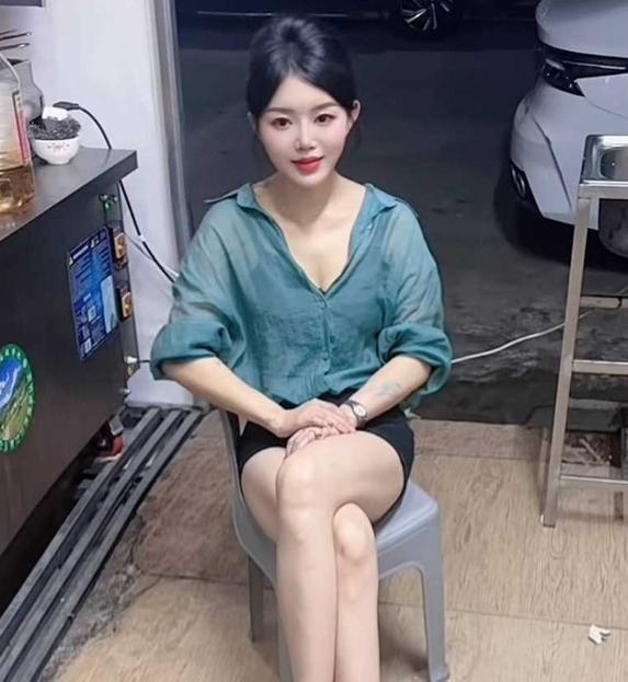 抖音烧烤店老板娘琴姐重回视线 网传1V1定制内容引发反差讨论