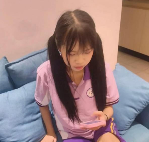 推特鱼哥与双马尾女生“小蛋糕”同框 网传视频出现私密画面