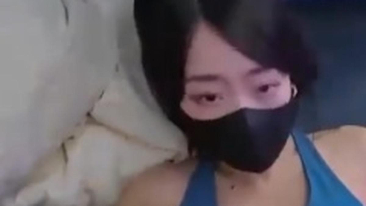 Ellie黑色口罩人物正脸