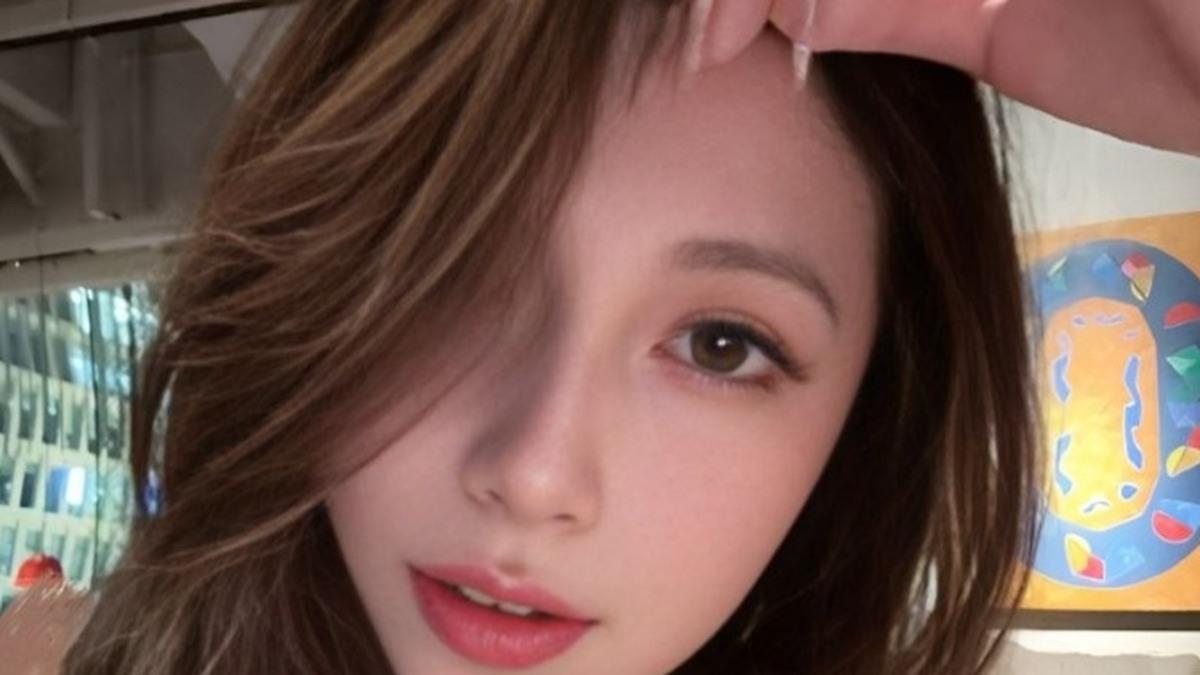 王雨佳棕色长发人物照片