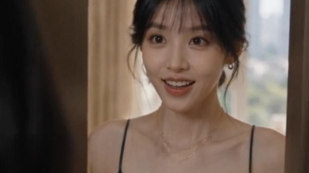 女友帮我追闺蜜女性角色近景