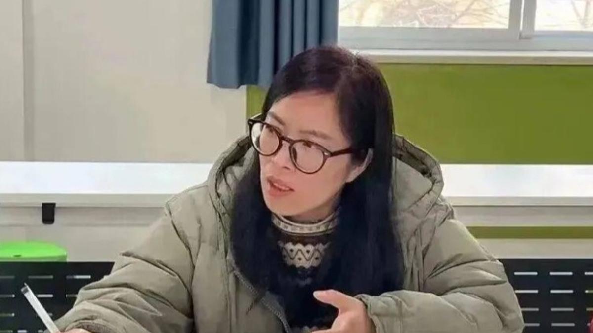 梁雪芳办公室人物画面