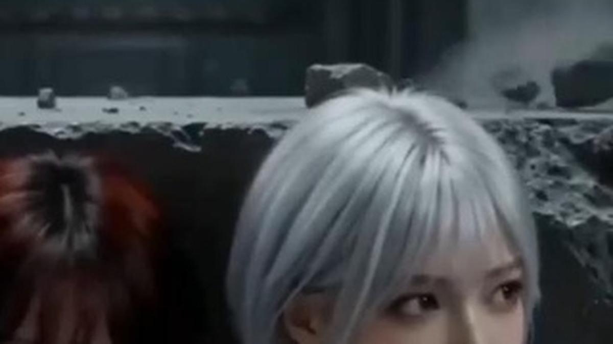 魔盗女团红发与白发队员会合