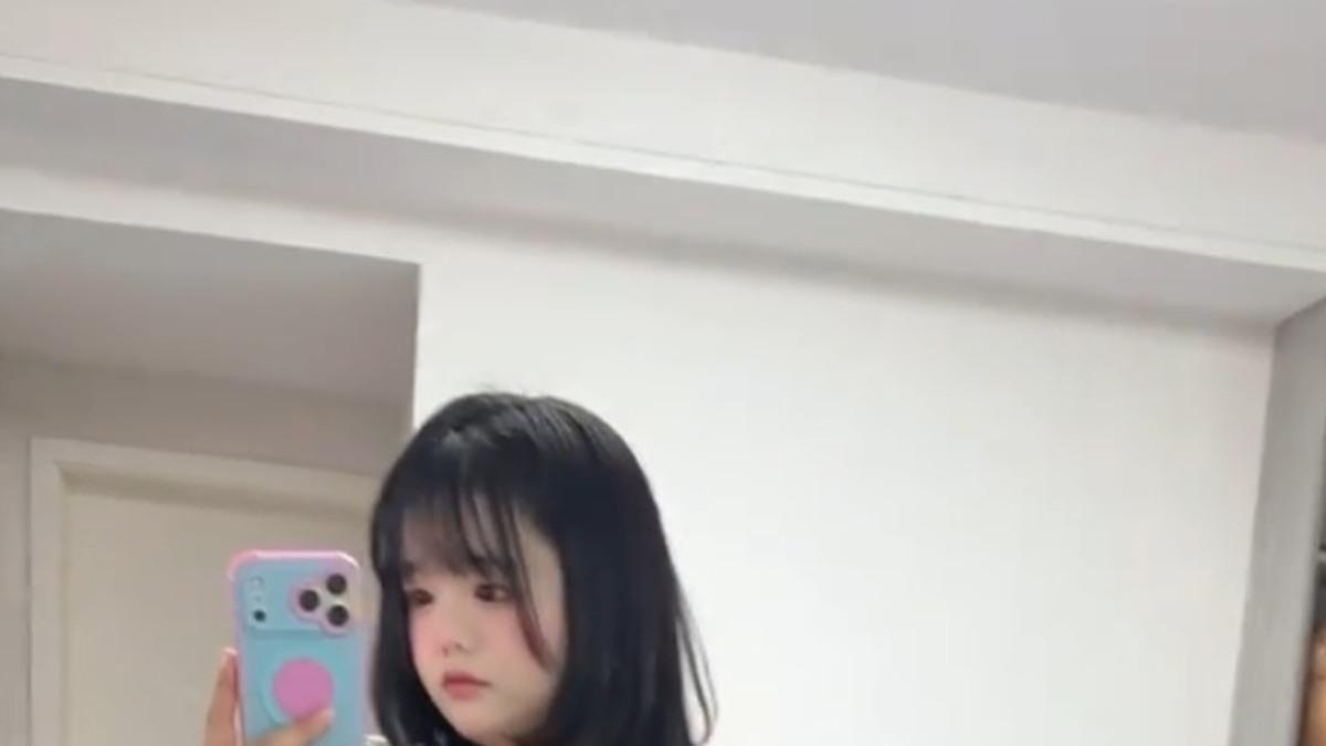 栗栗鼠浅色裙装居家画面