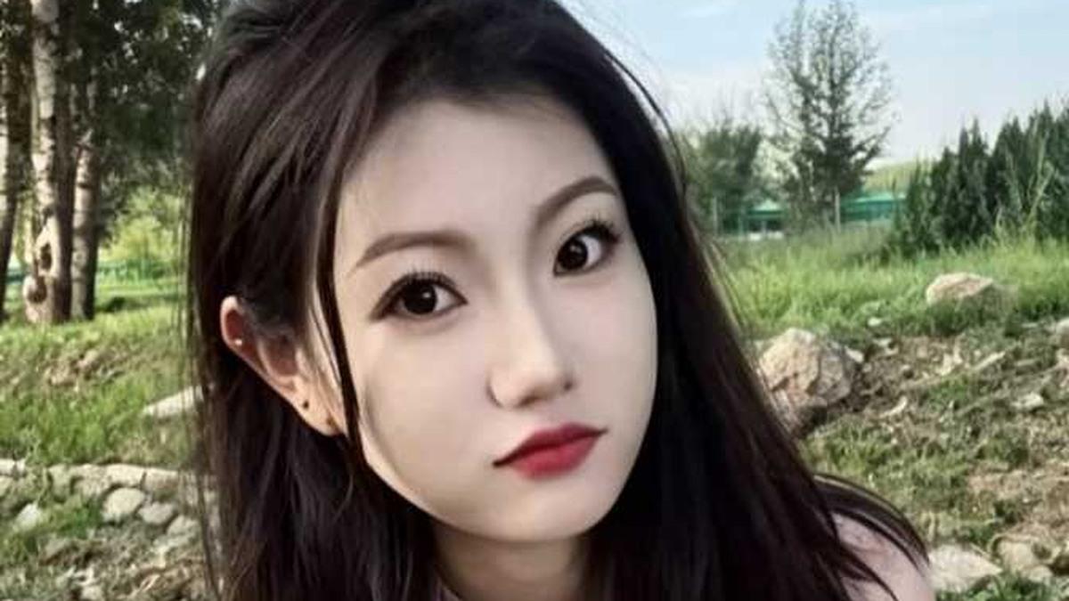 林婉宁林间人物近景