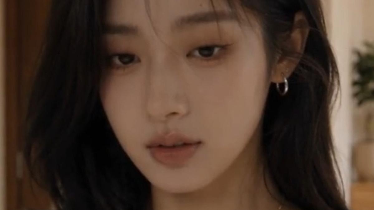 女友与闺蜜室内人物镜头