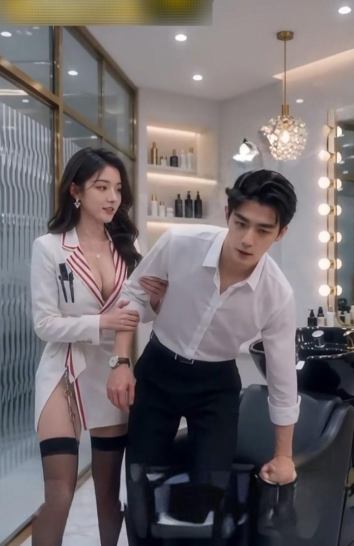 共享逼时代中苏婉与男主在理发店
