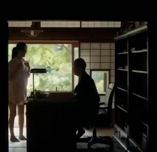 疯癫老人日记书房照护场景
