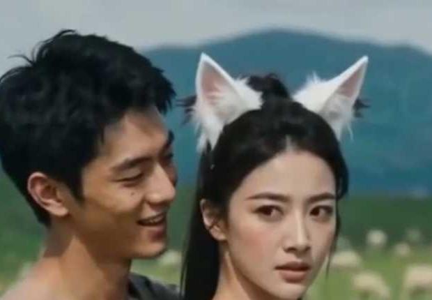 主角与猫耳角色站在牧场栏杆前