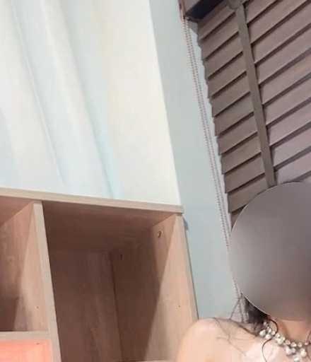 Npxvip卧室拍摄中的人物与环境