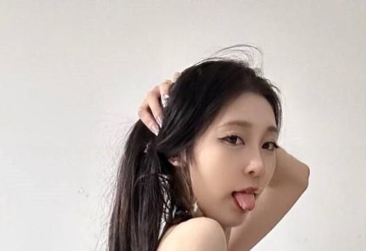 刘佳侧脸头肩照片