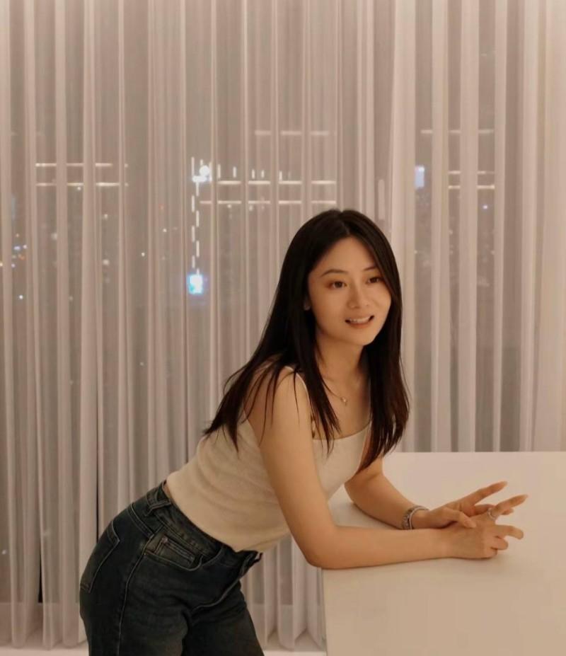 抖音账号关联女子公开照片