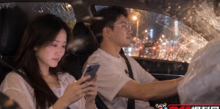 演唱会看台中的男女主角