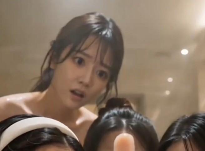 澡堂中发现异常现象的人物