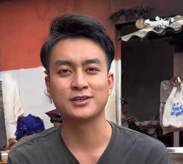 哈尼阿乡在户外的生活画面