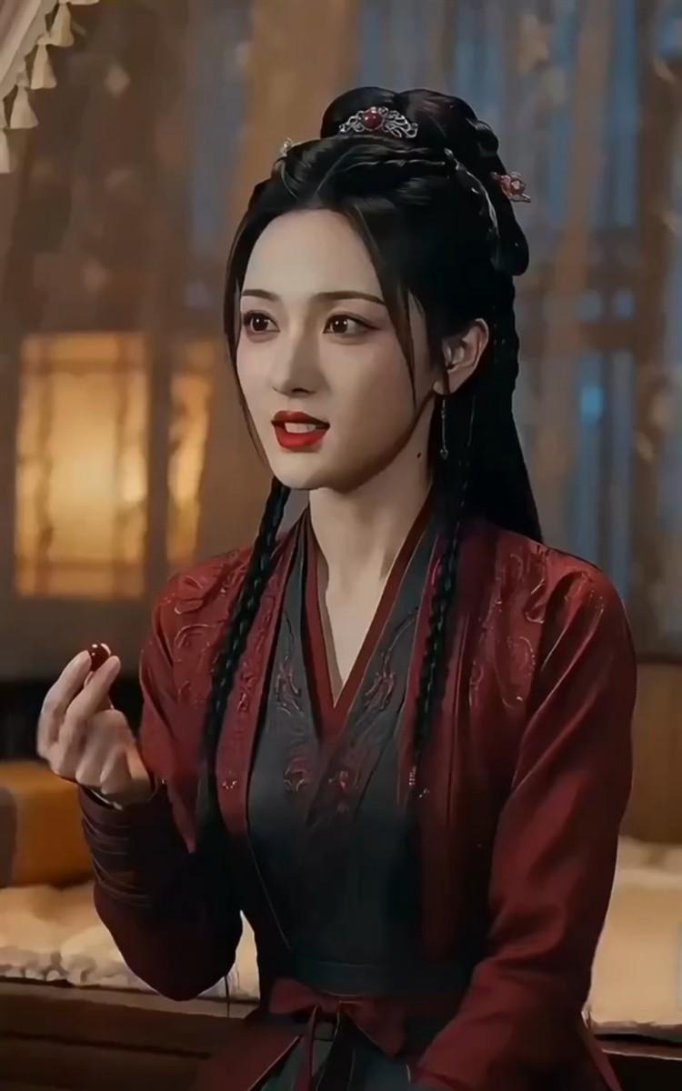 红衣大师姐室内近景
