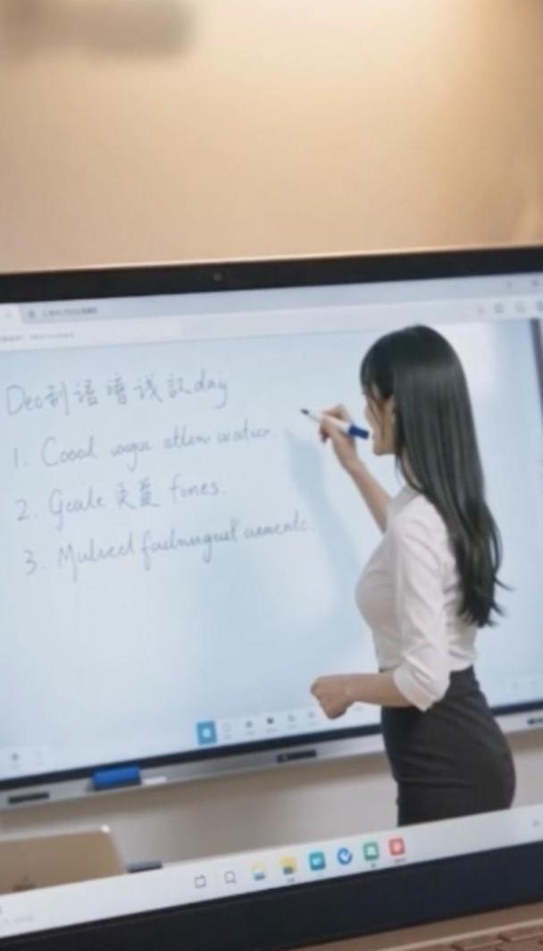 学姐在活动室教学画面