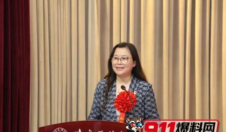 陈莲芳参加公开会议