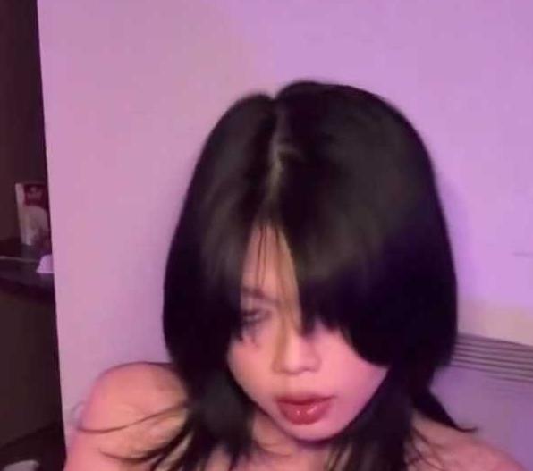 梅川黒司室内角色拍摄：白色兔系造型与黑色造型分段出现