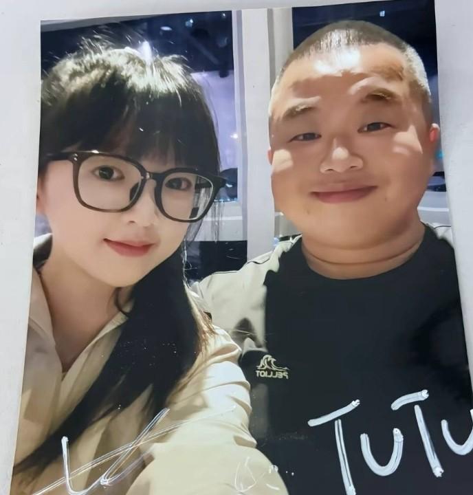 蓝战非与图图共同合照