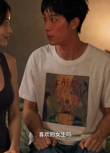 子豪与阿姨在室内交谈