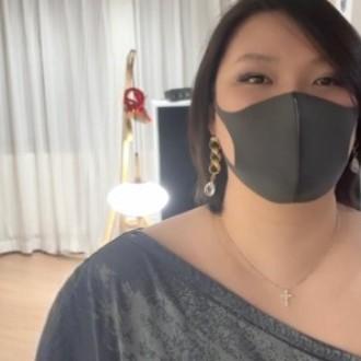 推特12Baegirl戴口罩站在客厅镜头前