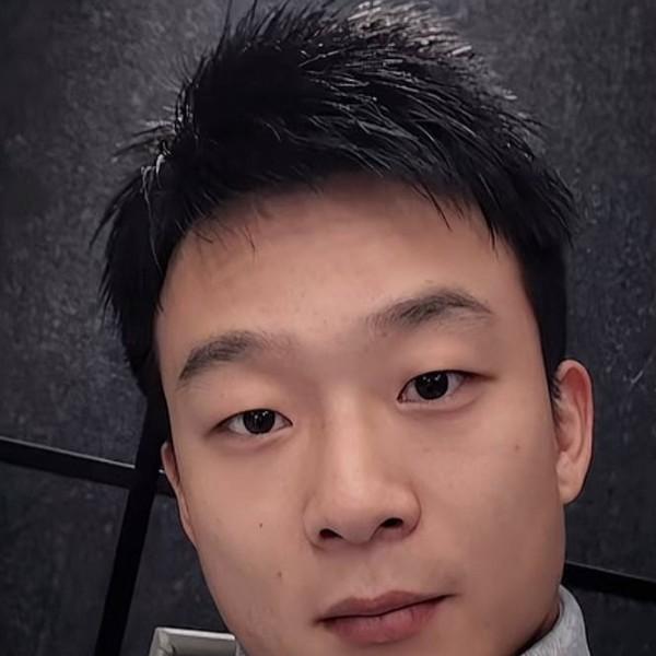 抖音账号毅玲爸爸近照