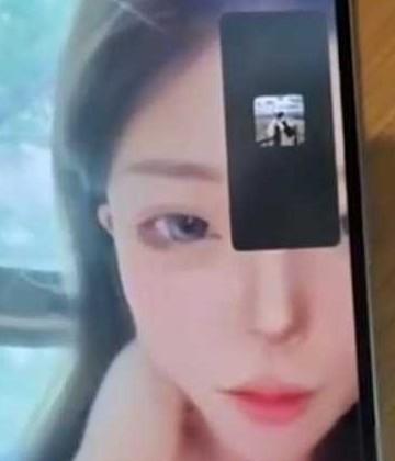 欣欣子酒店会面片段中的手机通话画面