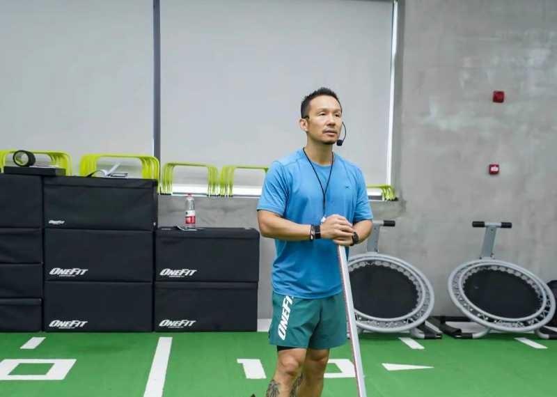 陈蕴在OneFit训练场地讲解课程