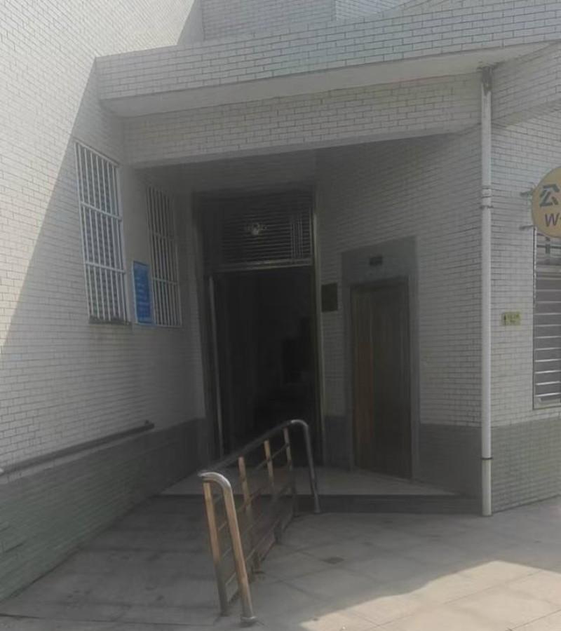 事件涉及的公共厕所入口环境