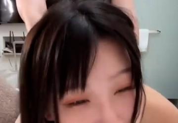 艾玛卧室拍摄中的人物近景