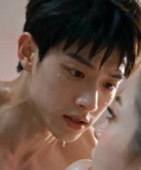 秘密教学新版第15集男子靠近女子
