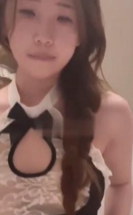 王涵黑白女仆造型正面画面
